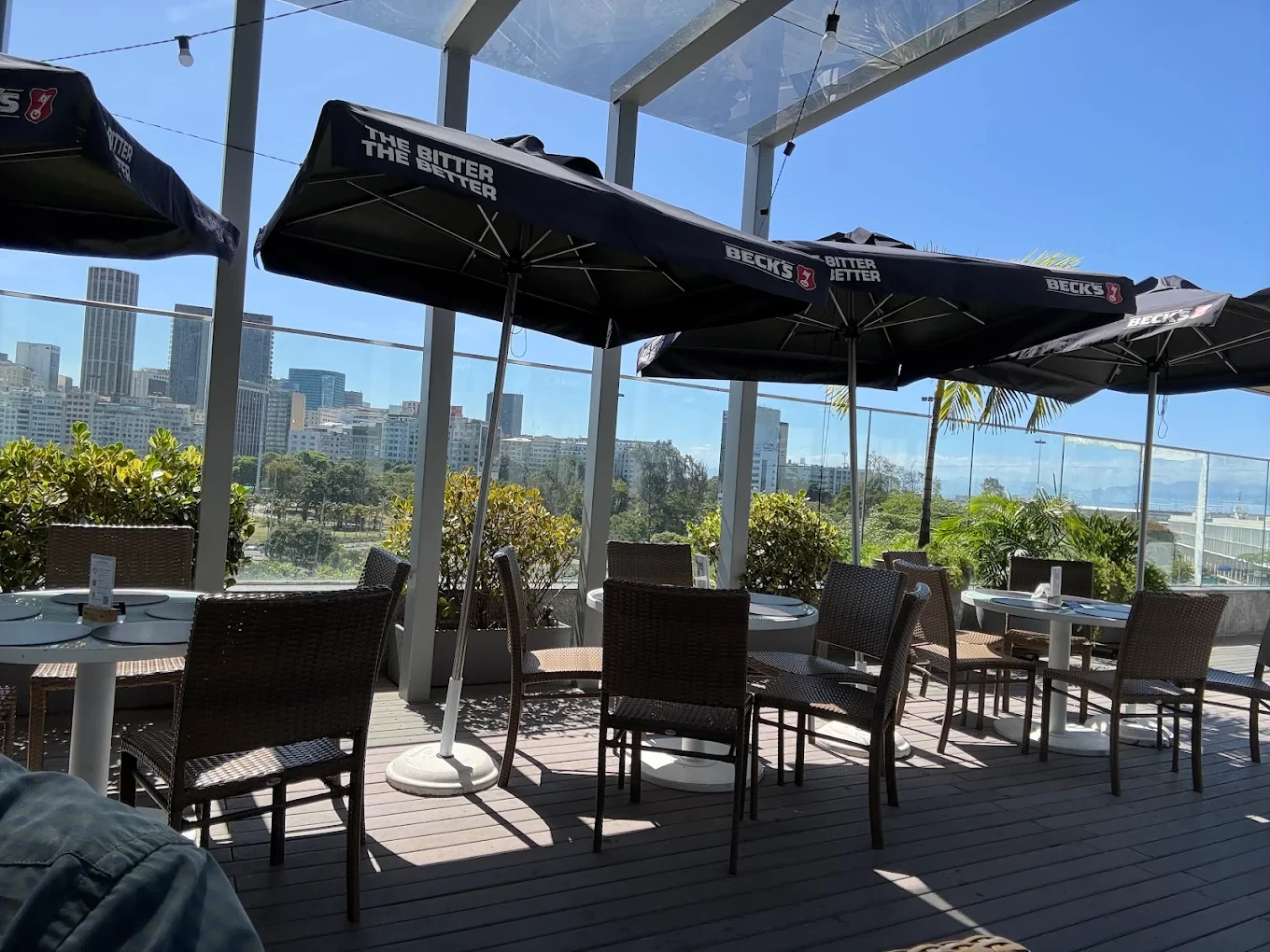 Iconic Triple View - Fresh Food & Pool - Image